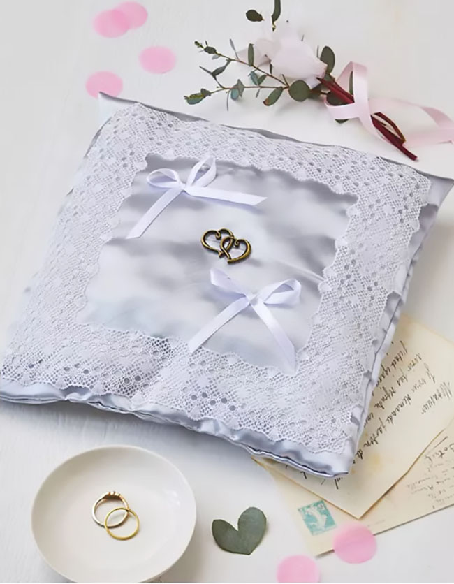  Dentelle torchon & fils coupés 